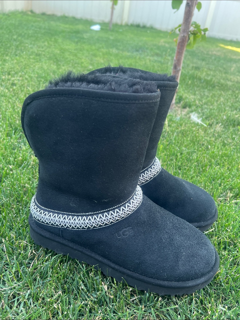 UGG Classic Short Crescent black -new without tags